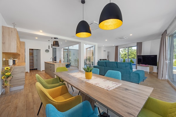 Foto van Villa met zwembad, speelkamer en tuin - Vakantiehuis in Cervar Porat - Kitchen