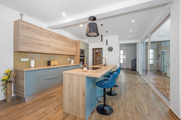 Foto van Villa met zwembad, speelkamer en tuin - Vakantiehuis in Cervar Porat - Kitchen