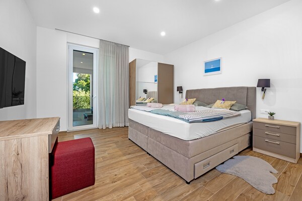 Foto van Villa met zwembad, speelkamer en tuin - Vakantiehuis in Cervar Porat - BedRoom