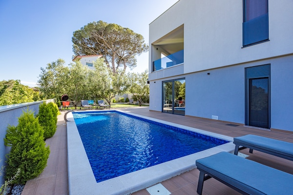 Foto van Villa met zwembad, speelkamer en tuin - Vakantiehuis in Cervar Porat - PoolOfHouse