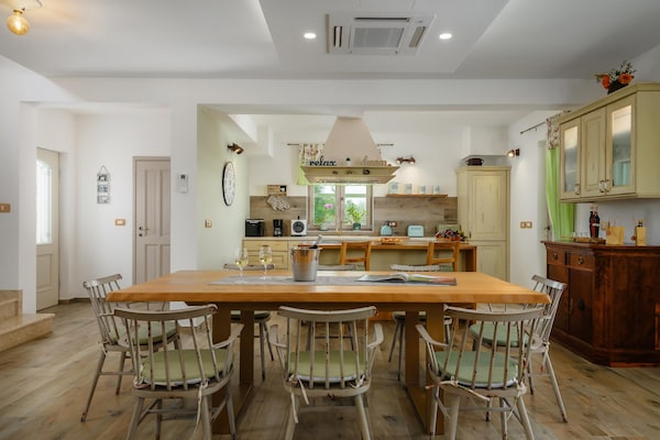 Foto van Villa in Srebrnići met zwembad bij Marea Beach - Vakantiehuis in Srebrnići - DiningRoom