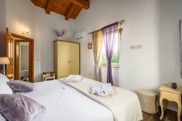Foto van Villa in Srebrnići met zwembad bij Marea Beach - Vakantiehuis in Srebrnići - BedRoom