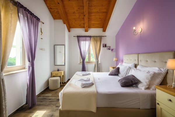 Foto van Villa in Srebrnići met zwembad bij Marea Beach - Vakantiehuis in Srebrnići - BedRoom