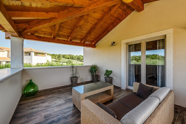 Foto van Villa in Srebrnići met zwembad bij Marea Beach - Vakantiehuis in Srebrnići - TerraceBalcony