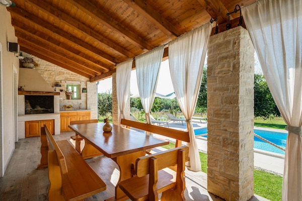 Foto van Villa in Srebrnići met zwembad bij Marea Beach - Vakantiehuis in Srebrnići - TerraceBalcony