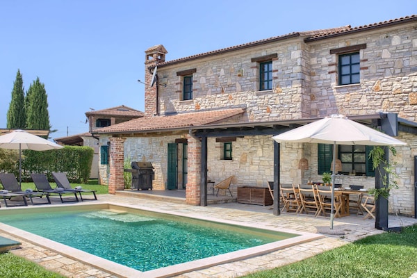 Foto van Luxe villa met sauna in Farini - Vakantiehuis in Barat - ExteriorSummer