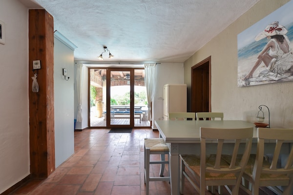 Foto van Villa met zwembad in Kaštelir voor 9 personen - Vakantiehuis in Kaštelir - DiningRoom