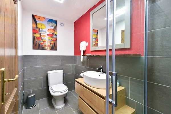 Foto van Villa met zwembad in Kaštelir voor 9 personen - Vakantiehuis in Kaštelir - BathRoom