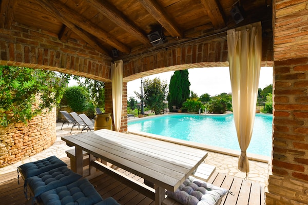 Foto van Villa met zwembad in Kaštelir voor 9 personen - Vakantiehuis in Kaštelir - TerraceBalcony