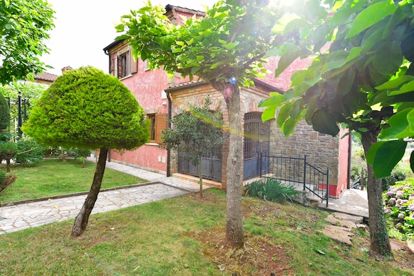 Foto van Villa met zwembad in Kaštelir voor 9 personen - Vakantiehuis in Kaštelir - GardenSummer