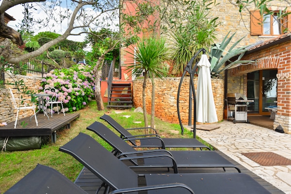 Foto van Villa met zwembad in Kaštelir voor 9 personen - Vakantiehuis in Kaštelir - GardenSummer