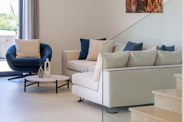 Foto van Exquisite villa met jacuzzi - Vakantiehuis in Labinci - LivingRoom