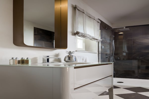 Foto van Villa in Vabriga met Zwembad en Tuin - Vakantiehuis in Vabriga - BathRoom