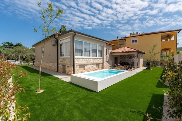 Foto van Villa in Umag, op slechts 200 meter van de zee. - Vakantiehuis in Umag - ExteriorSummer