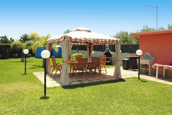 Foto van Vakantiehuis Floridia met zwembad bij strand - Vakantiehuis in Siracusa - GardenSummer