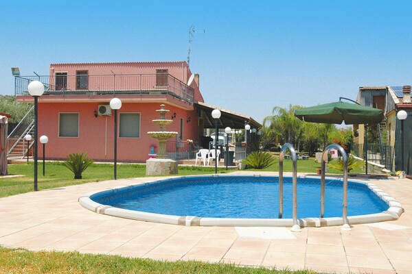 Foto van Vakantiehuis Floridia met zwembad bij strand - Vakantiehuis in Siracusa - PoolOfHouse