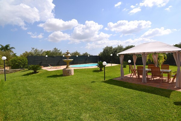 Foto van Vakantiehuis Floridia met zwembad bij strand - Vakantiehuis in Siracusa - Pool