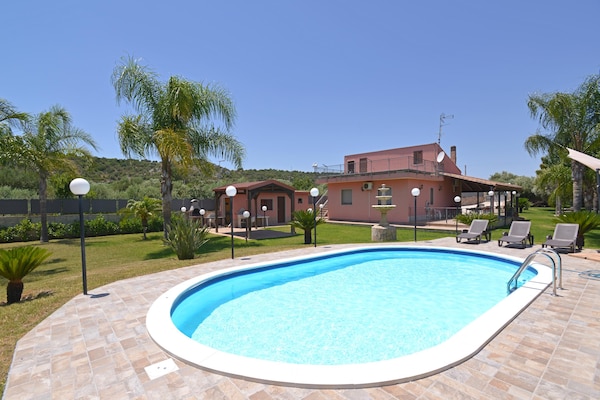Foto van Vakantiehuis Floridia met zwembad bij strand - Vakantiehuis in Siracusa - Pool