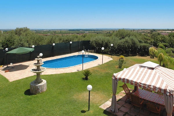 Foto van Vakantiehuis Floridia met zwembad bij strand - Vakantiehuis in Siracusa - PoolOfHouse