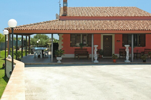 Foto van Vakantiehuis Floridia met zwembad bij strand - Vakantiehuis in Siracusa - ExteriorSummer