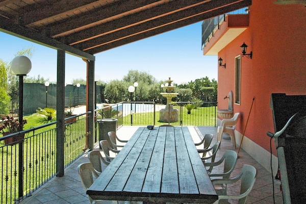 Foto van Vakantiehuis Floridia met zwembad bij strand - Vakantiehuis in Siracusa - terrace