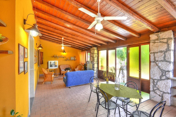 Foto van Villa in Sicilië met privézwembad & tuin - Vakantiehuis in Solarino - LivingRoom