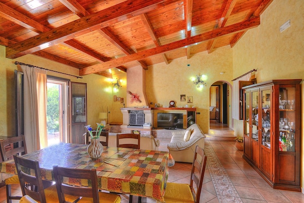 Foto van Villa in Sicilië met privézwembad & tuin - Vakantiehuis in Solarino - LivingRoom