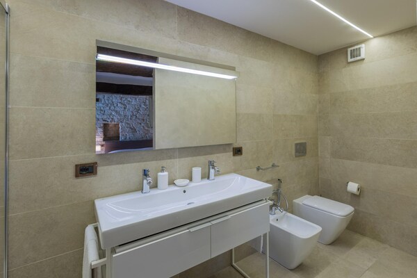 Foto van Schilderachtige villa met verwarmd zwembad - Vakantiehuis in Sant'ippolito - BathRoom