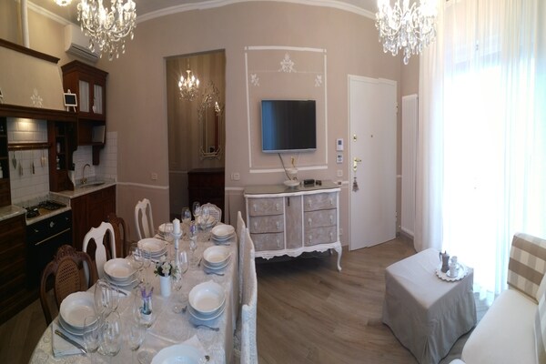 Foto van Villa in Montecarlo met Zwembad en Uitzicht - Vakantiehuis in Montecarlo - Lucca - DiningRoom