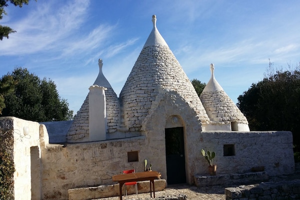 Foto van Vintage villa in Ostuni met een zwembad - Vakantiehuis in Ostuni - ExteriorSummer