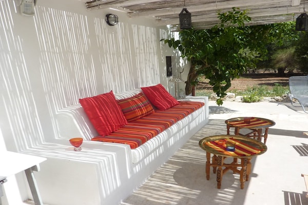 Foto van Vintage villa in Ostuni met een zwembad - Vakantiehuis in Ostuni - TerraceBalcony