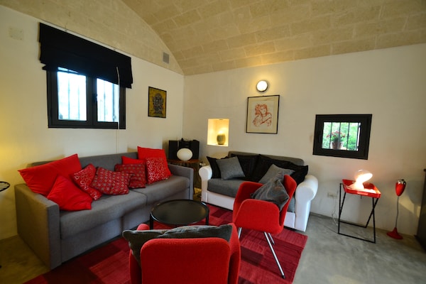Foto van Vintage villa in Ostuni met een zwembad - Vakantiehuis in Ostuni - LivingRoom