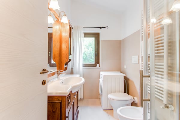 Foto van Modern Vakantiehuis met privé zwembad - Vakantiehuis in Acquanera - BathRoom