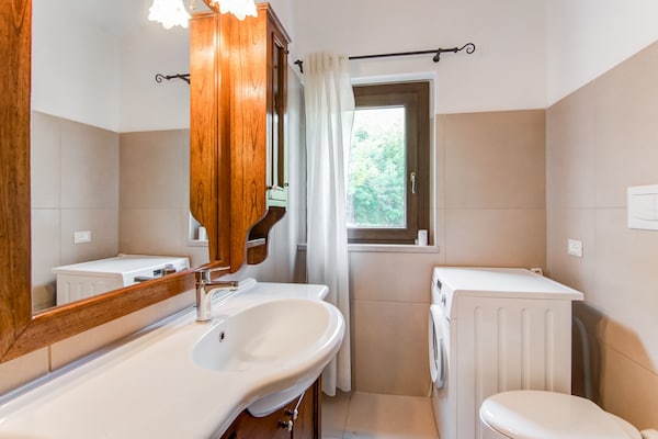 Foto van Modern Vakantiehuis met privé zwembad - Vakantiehuis in Acquanera - BathRoom