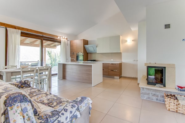 Foto van Modern Vakantiehuis met privé zwembad - Vakantiehuis in Acquanera - LivingRoom