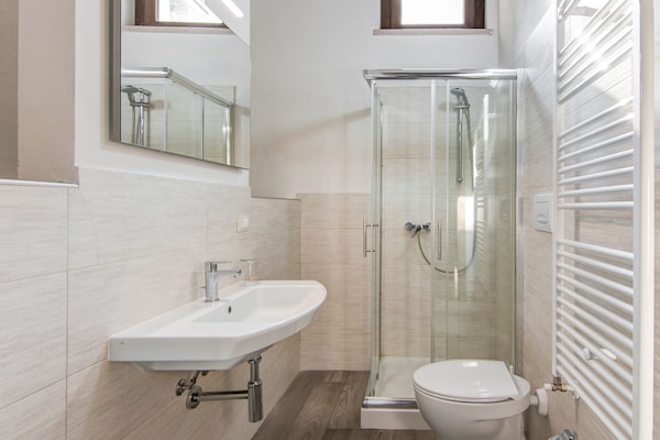 Foto van Modern Vakantiehuis met privé zwembad - Vakantiehuis in Acquanera - BathRoom