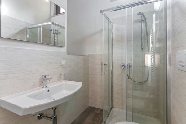 Foto van Modern Vakantiehuis met privé zwembad - Vakantiehuis in Acquanera - BathRoom