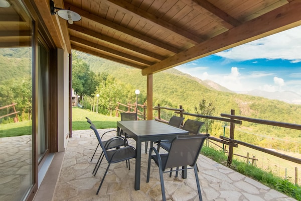 Foto van Modern Vakantiehuis met privé zwembad - Vakantiehuis in Acquanera - TerraceBalcony