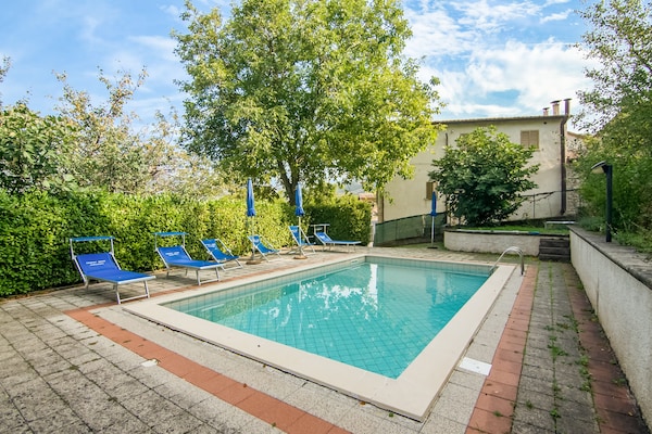 Foto van Modern Vakantiehuis met privé zwembad - Vakantiehuis in Acquanera - PoolOfHouse