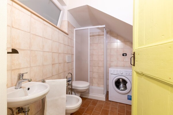 Foto van Landhuis met zoutwaterzwembad - Vakantiehuis in Acqualagna - BathRoom