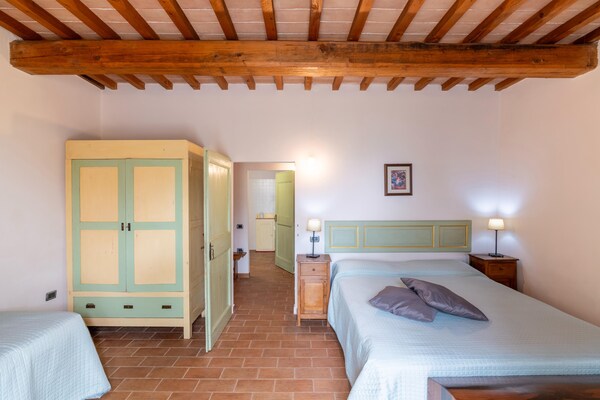 Foto van Landhuis met zoutwaterzwembad - Vakantiehuis in Acqualagna - BedRoom