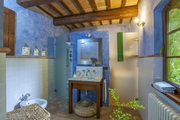 Foto van Marche Villa Close Cultuur - Vakantiehuis in Fermignano - BathRoom