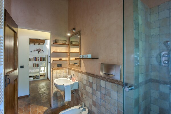Foto van Marche Villa Close Cultuur - Vakantiehuis in Fermignano - BathRoom