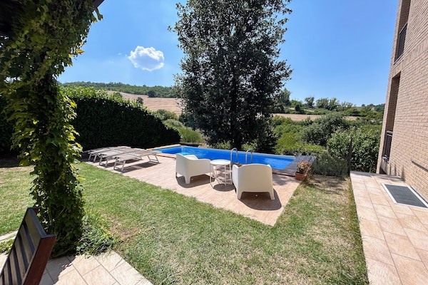 Foto van Mooie villa met zwembad en tuin. - Vakantiehuis in Fermignano - PoolOfHouse