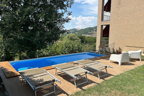 Foto van Mooie villa met zwembad en tuin. - Vakantiehuis in Fermignano - PoolOfHouse