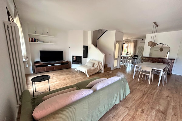 Foto van Mooie villa met zwembad en tuin. - Vakantiehuis in Fermignano - LivingRoom