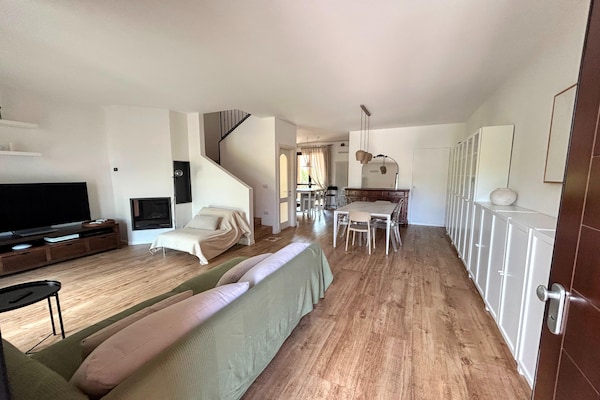 Foto van Mooie villa met zwembad en tuin. - Vakantiehuis in Fermignano - LivingRoom