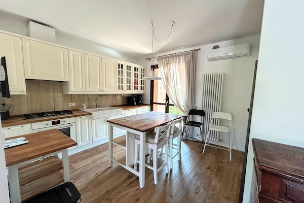 Foto van Mooie villa met zwembad en tuin. - Vakantiehuis in Fermignano - Kitchen