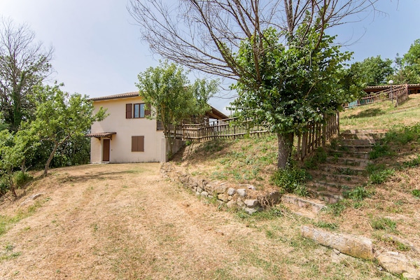 Foto van Zonnig vakantiehuis in Marche met een zwembad - Vakantiehuis in Serra Sant'abbondio - ExteriorSummer