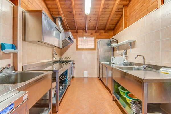 Foto van Zonnig vakantiehuis in Marche met een zwembad - Vakantiehuis in Serra Sant'abbondio - Kitchen